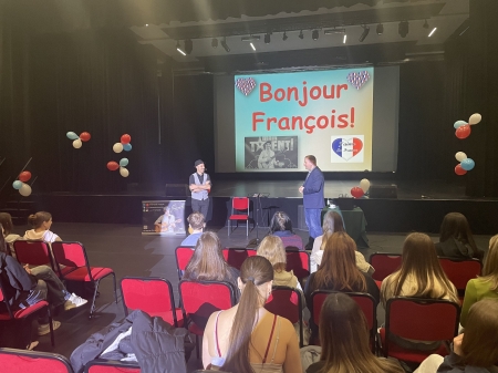 Spotkanie kulturowe z francuskim piosenkarzem