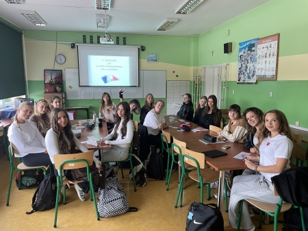 „FRANCUSKI” Dzień Języków Obcych w XXX LO NAUKA PRZEZ ZABAWĘ